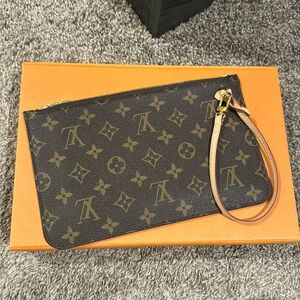 Authentic new Louis Vuitton Neverfull wristlet pouch clutch monogram